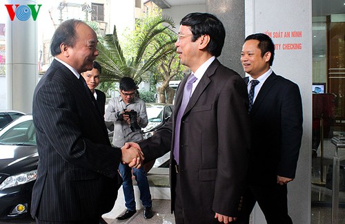 Le vice-Premier ministre Nguyen Xuan Phuc rend visite à VOV  - ảnh 1